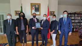 سفير الجزائر بأنقرة يلتقي مسؤولي كبرى المؤسسات الطبية