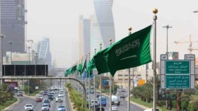جزائريون في السعودية يستغيثون: نجدد عقود الإقامة بمبالغ ضخمة بعد انتهائها