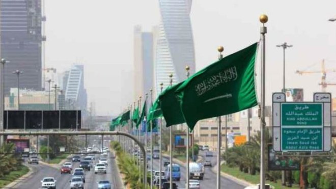 جزائريون في السعودية يستغيثون: نجدد عقود الإقامة بمبالغ ضخمة بعد انتهائها