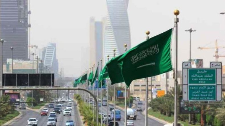 جزائريون في السعودية يستغيثون: نجدد عقود الإقامة بمبالغ ضخمة بعد انتهائها