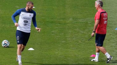 Benzema va “renfiler” de nouveau le maillot des Bleus?