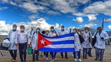 Le Cuba célèbre l’envoi de la 1e délégation médicale en Algérie