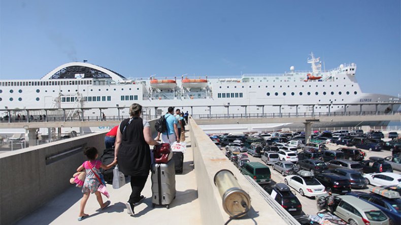 هكذا استقبل الجزائريون والمغتربون قرار فتح الحدود