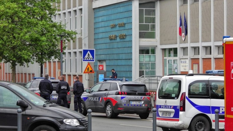 بالصور.. إخلاء مدرسة في فرنسا بعد بلاغ حول وجود قنبلة