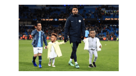 لمّا يصطحب “الرّجل” محرز ثلاثة “غلمان”!