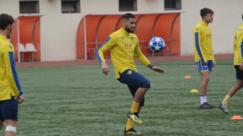 زرقان أغلى لاعبي البطولة الوطنية