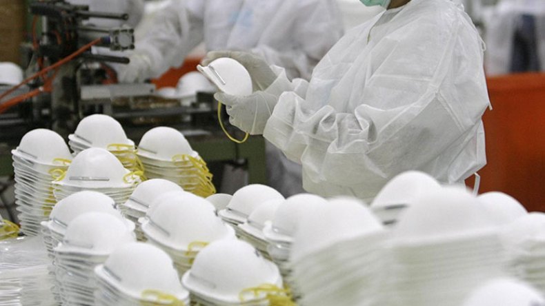 الاتحاد الأوروبي يمنح الجزائر 60 مليون كمامة ومعدات طبية