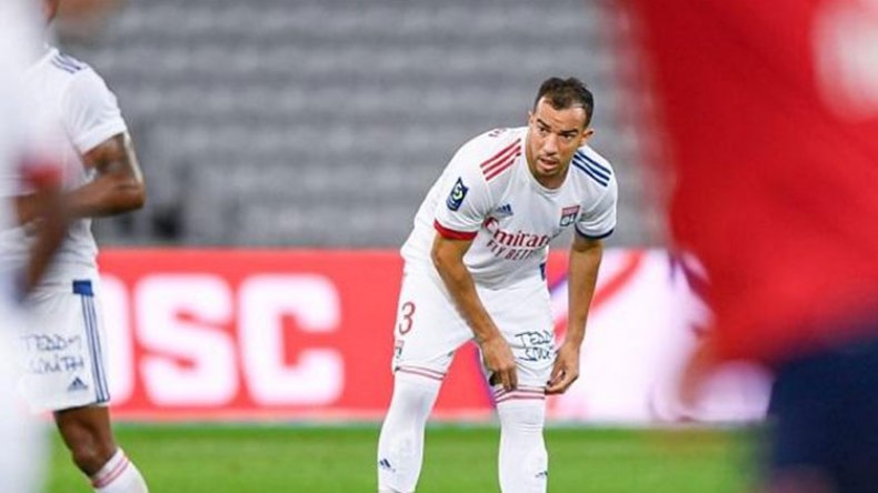 بلعمري يقترب من الأهلي السعودي مقابل 64 مليار سنتيم سنويا