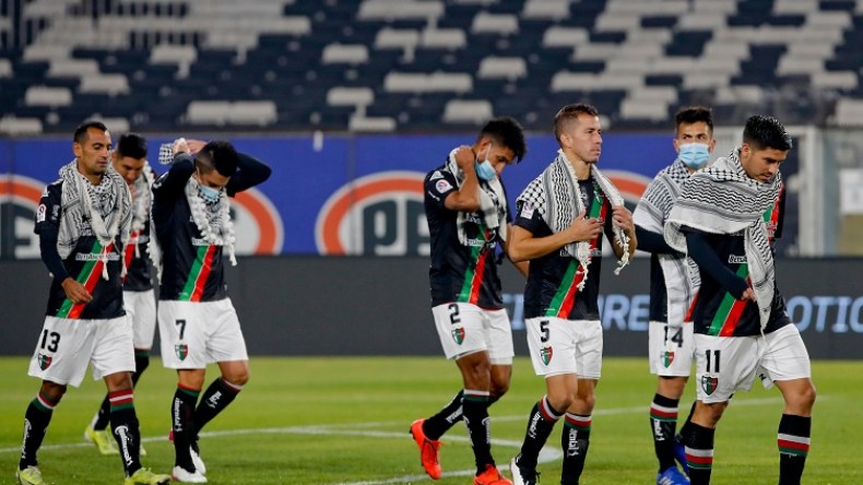 لاعبون من الشيلي يرتدون “الكوفية الفلسطينية”