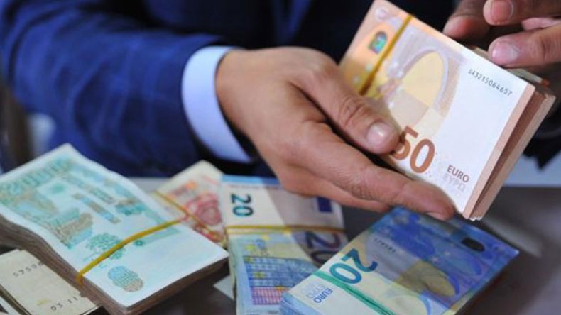حان الوقت لفتح مكاتب صرف العملة في الجزائر 
