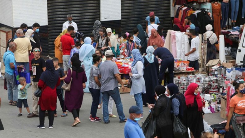 مواطنون يشتكون من إداريين وباعة لا يلتزمون بالوقاية من كورونا