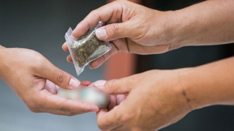 زوجان يروجان المخدرات ببرج بوعريريج