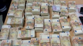 حبس 13 جمركيّا في قضية تحويل 250 ألف أورو