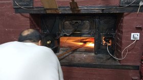 خبازون يعودون إلى الأفران الحجرية وآخرون يتخصصون في المشاوي