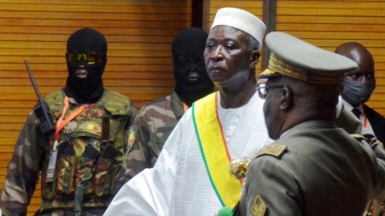 مالي صفيح ساخن بنار الانقلابات