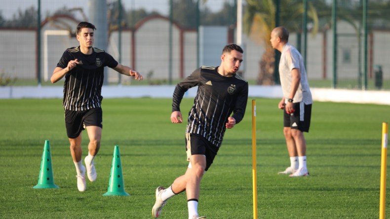 بن ناصر يُفسّر سبب غيابه عن ودّيات “الخضر”