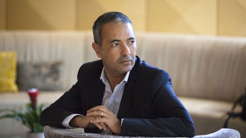 كمال داوود بعد أن تخلت عنه الدوائر الباريسية توبة متأخرة