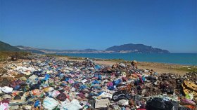 بجاية.. أهم وجهة سياحية في الجزائر تغرق في الأوساخ