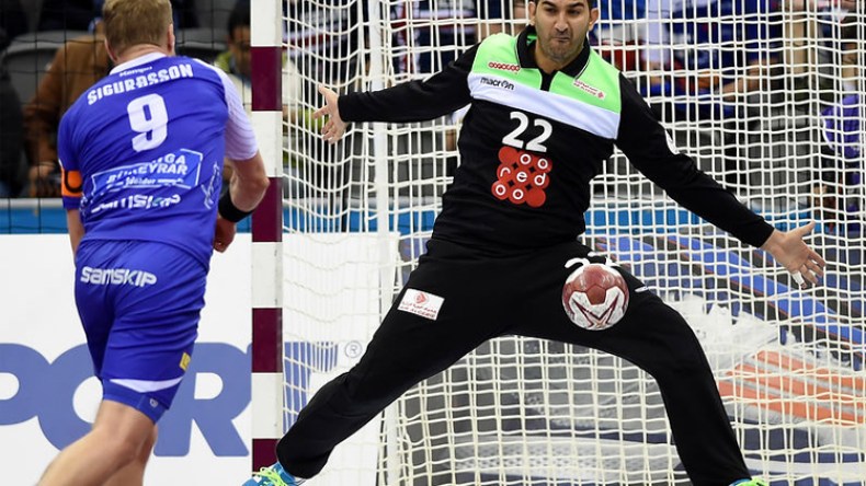 سلاحجي يتوج بالبطولة في قطر.. ويوجّه صفعة لكل من رفض عودته للمنتخب