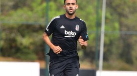 ليستر سيتي يناور لتسريح غزال ويصر على 9 ملايين يورو