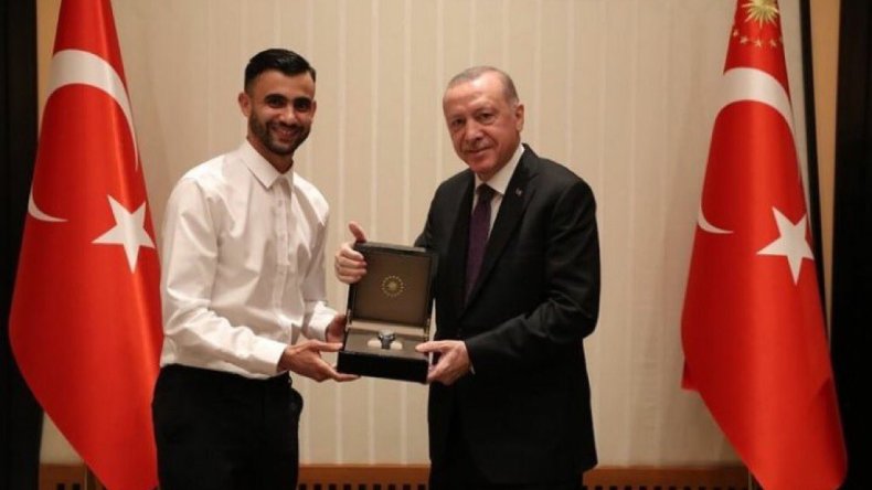 الرئيس التركي يُكرّم غزال وفريق موناكو يُريده