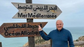 شباب مغاربة يطهرون المكان الذي زاره سفير الاحتلال الإسرائلي