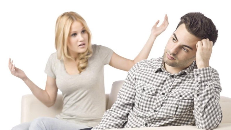 نساء يشتكين من انطوائية الزوج وكتمانه… هن يواجهن أصابع الاتهام