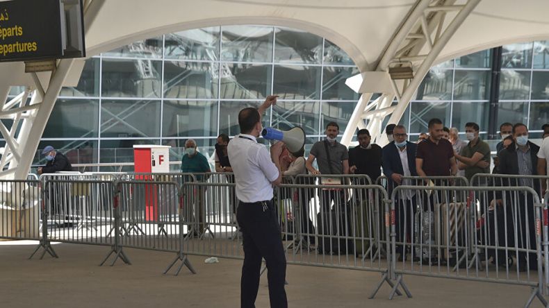 Ceux qui viennent en Algérie doivent procéder a un confinement volontaire