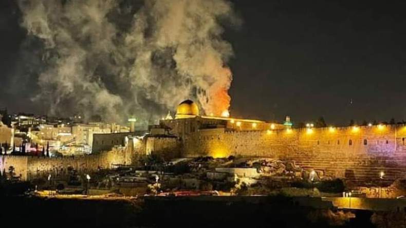 بالفيديو.. صهاينة يرقصون فرحا بعد نشوب حريق في المسجد الأقصى