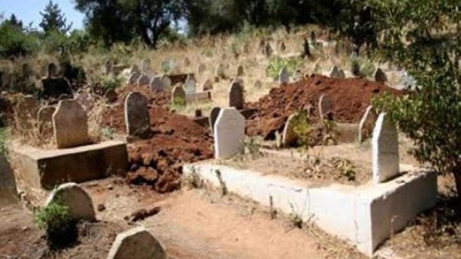 تحطيم قبر امرأة بالرويبة وكتابة عبارة مسيئة بدل اسمها!