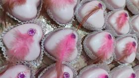 “الهف” “المخاخ” و”ريشة فوق راسي”.. حلويات جديدة في عيد الجزائريين!