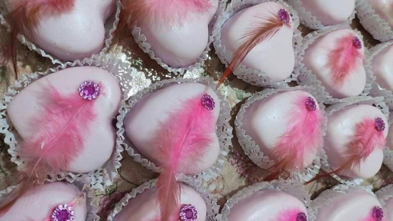 “الهف” “المخاخ” و”ريشة فوق راسي”.. حلويات جديدة في عيد الجزائريين!