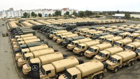 وزارة الدفاع: تسليم 236 مركبة من علامة “مرسيدس- بنز”