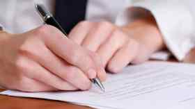 رسالة أستاذة صححت آخر ورقة امتحان لتلميذها بعد وفاته!