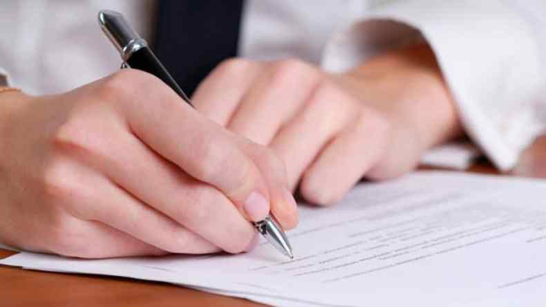 رسالة أستاذة صححت آخر ورقة امتحان لتلميذها بعد وفاته!