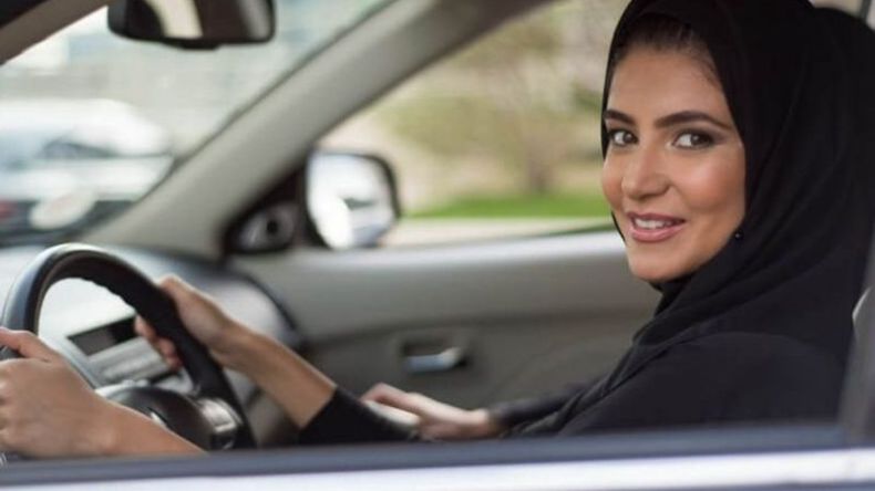 سعوديات يحتفين بالذكرى الرابعة لقيادة السيارات