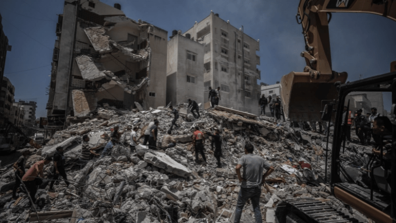 شاهد.. شارع بغزة كيف كان وكيف أصبح بعد الغارات