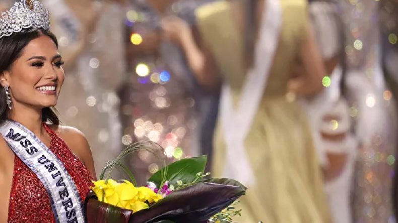 ملكة جمال الكون مكسيكية.. وهذا ما فعلته ملكتا جمال بورما وسنغافورة!
