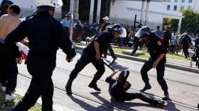 إعلام المخزن.. تجاهل تام للقمع في المغرب ونقل يومي للوضع في الجزائر   