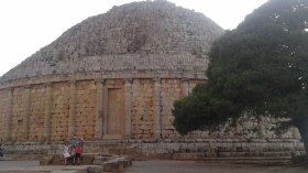 “قبر الرومية”.. رمز الماضي وربوة الجمال الطبيعي!