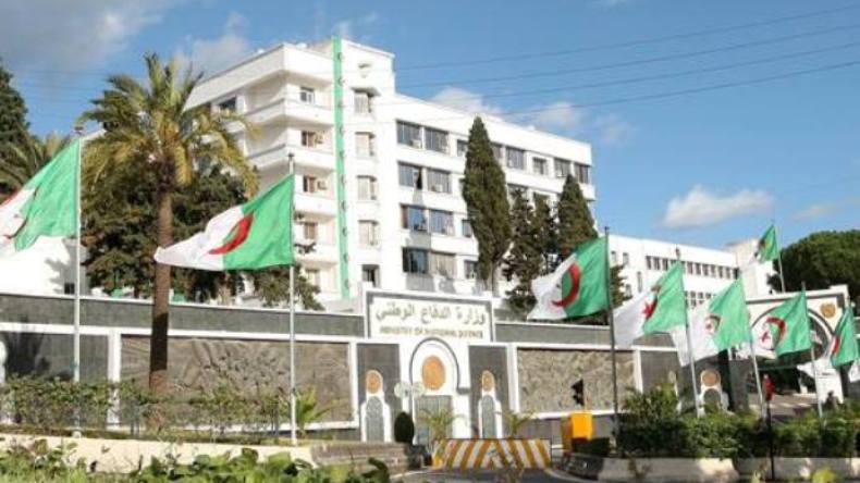 افتتاحية الجيش: المؤسسة العسكرية تذكر بحيادها في الانتخابات