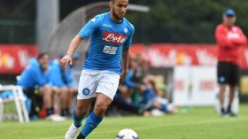 وناس مطالب بحمل حقائبه ومغادرة نابولي