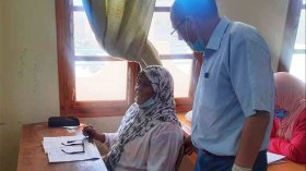 الحاجة عائشة.. سنينها الـ73 لم تثنها عن اجتياز البكالوريا