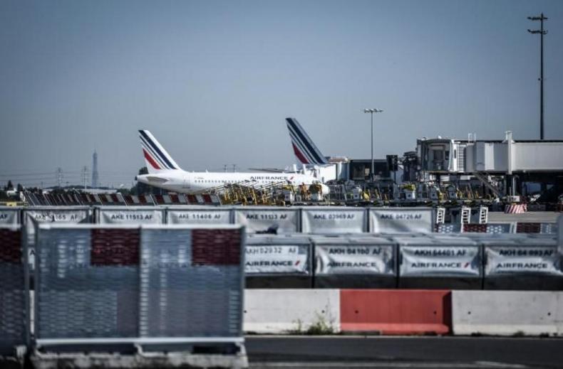 Avion Air France isolé à Roissy : «Aucun engin explosif» à bord, annonce Darmanin