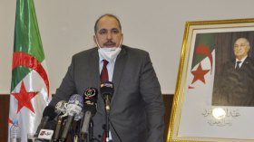 “كورونا “تفرض الهدنة بين بعجي ومعارضيه!