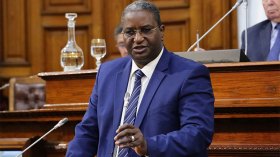 الإفراج عن الوزير الأسبق للسياحة عبد القادر بن مسعود