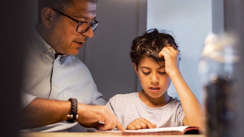 موضة الدروس الخصوصية المتنقلة إلى المنازل تُرهق جيوب الأولياء