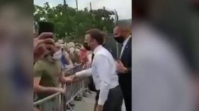 VIDEO: Emmanuel Macron giflé par un homme