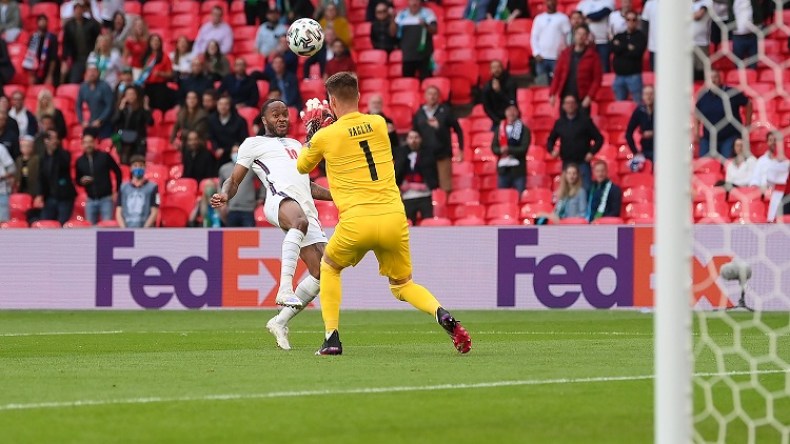 تأهّل إنجلترا وكرواتيا