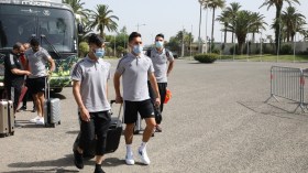 محليو “الخضر” بِزيّ أبيض